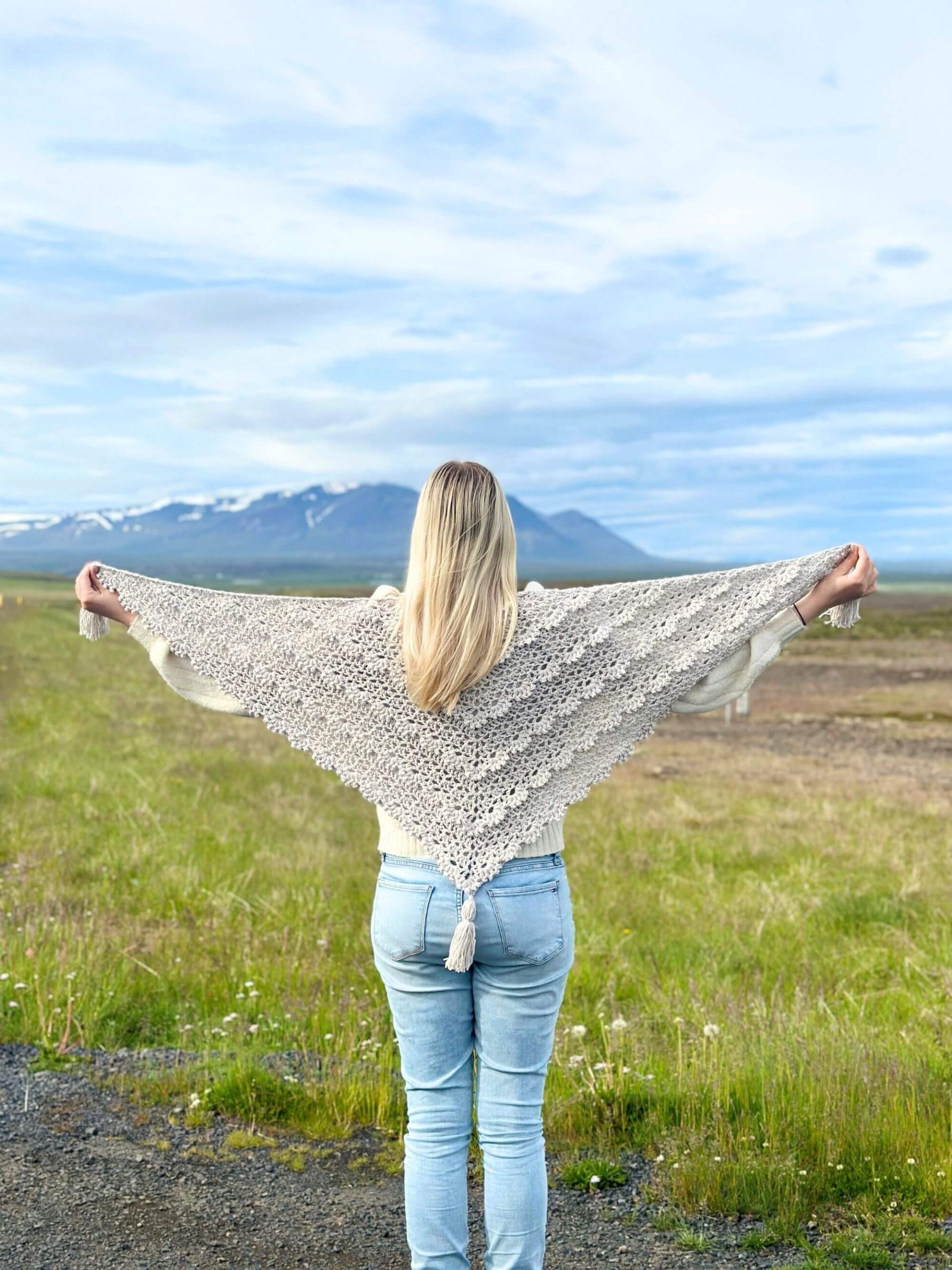 Salsation サルセーション最新作Shawl with opening新品 Delicia Shawl | Fingering Weight Crochet Pattern | KnotBadBritt